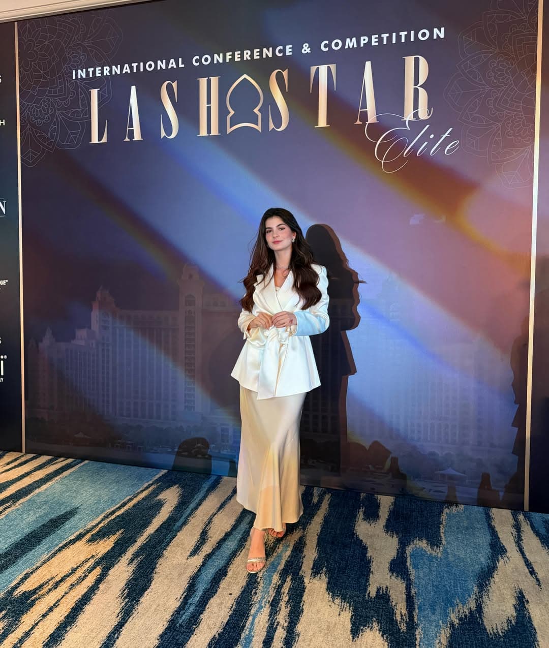 Jenniffer Camily em campeonato internacional de lash em Dubai